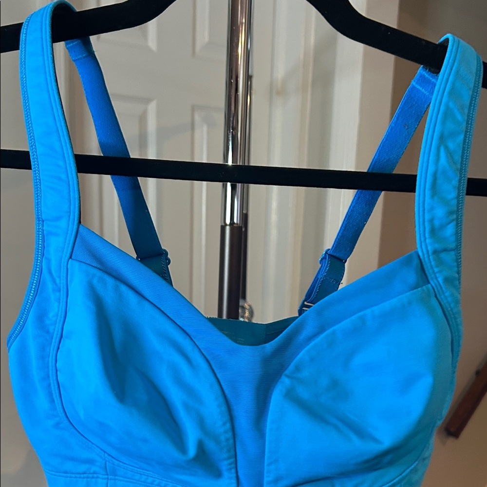 Lululemon size 34D Vibrant Blue Bra .